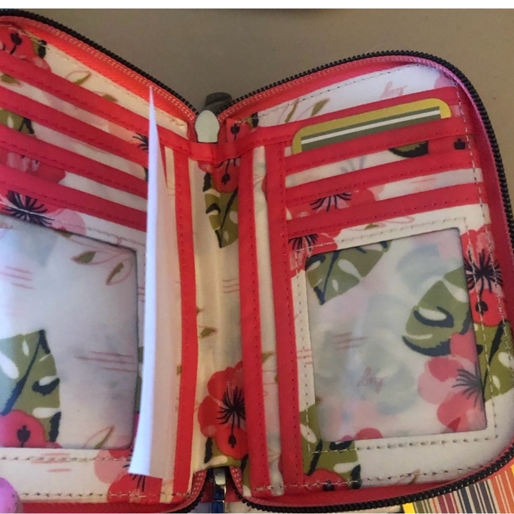 🪸🐠 NWT Lug Legacy Collection RFID Rodeo wallet in beautiful Coral Red - Picture 4 of 7